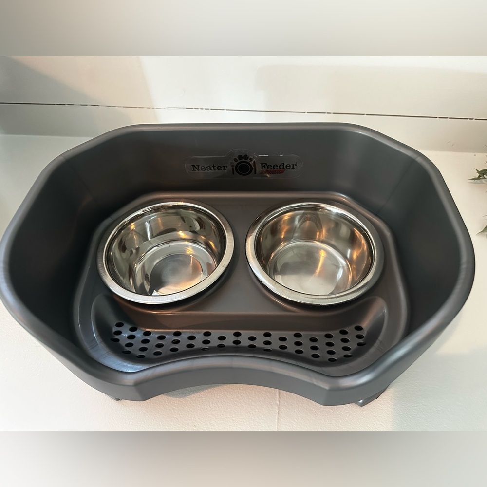 Deluxe Neater Feeder Pet station - Small/medium (for pets up to 20lbs)